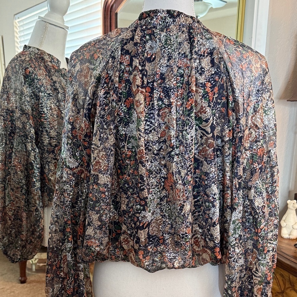 "Kourt" Black & Gray Floral Ballon Sleeve Blouse - Size M - Picture 8 of 13